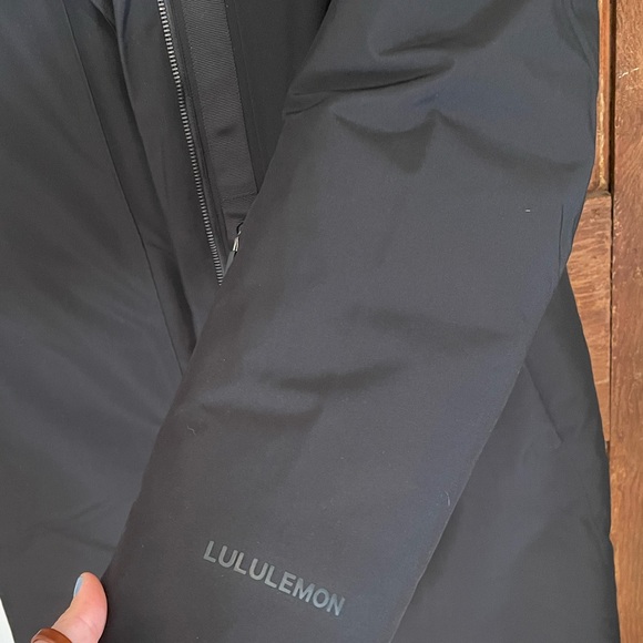 lululemon Snow Warrior Parka in Black, size 8 - Picture 4 of 7